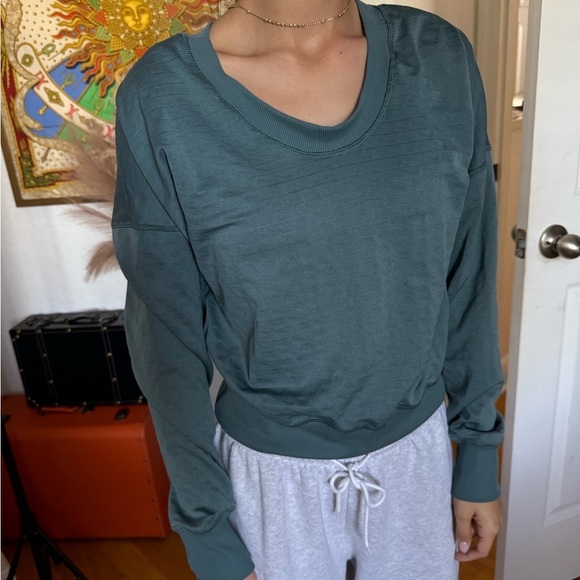 Preowned, Women’s Reversible Long sleeve Nike Athletic Top finger sleevesSize XS - Picture 2 of 5